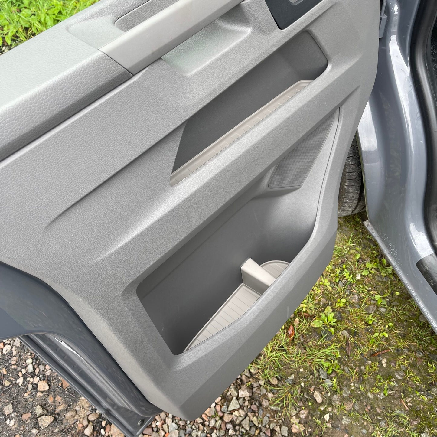VW T6.1 Transporter rubberen deurbekleding, inzetstukken grijze camperombouw