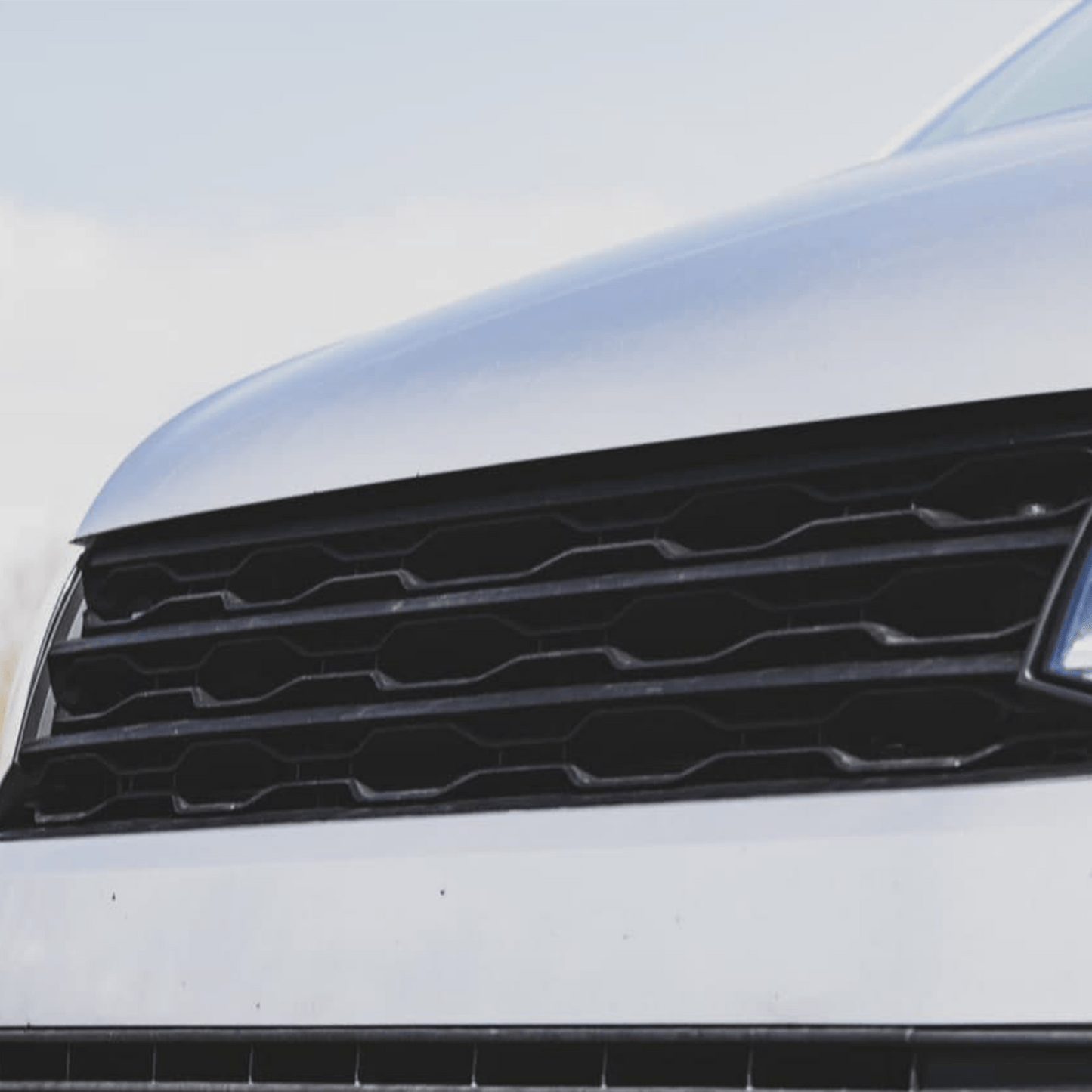 VW T6 R-Line voorgrille (2 in 1) met badge/badgeloos - matzwart