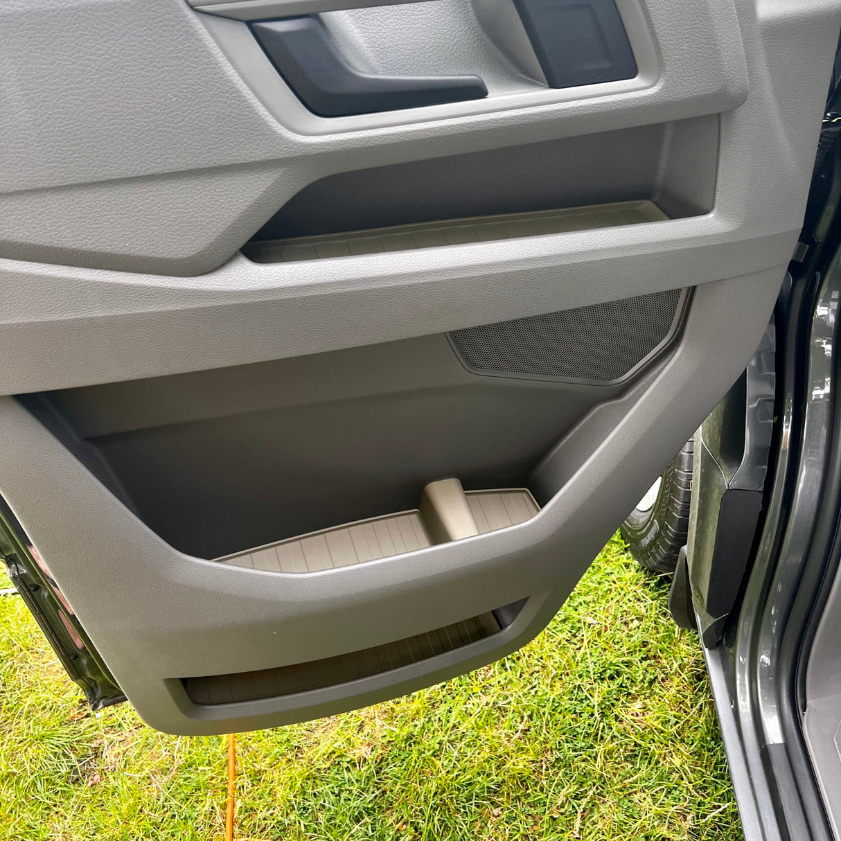 Inserciones de bolsillo de revestimiento de puerta de goma gris para VW Crafter de nueva forma