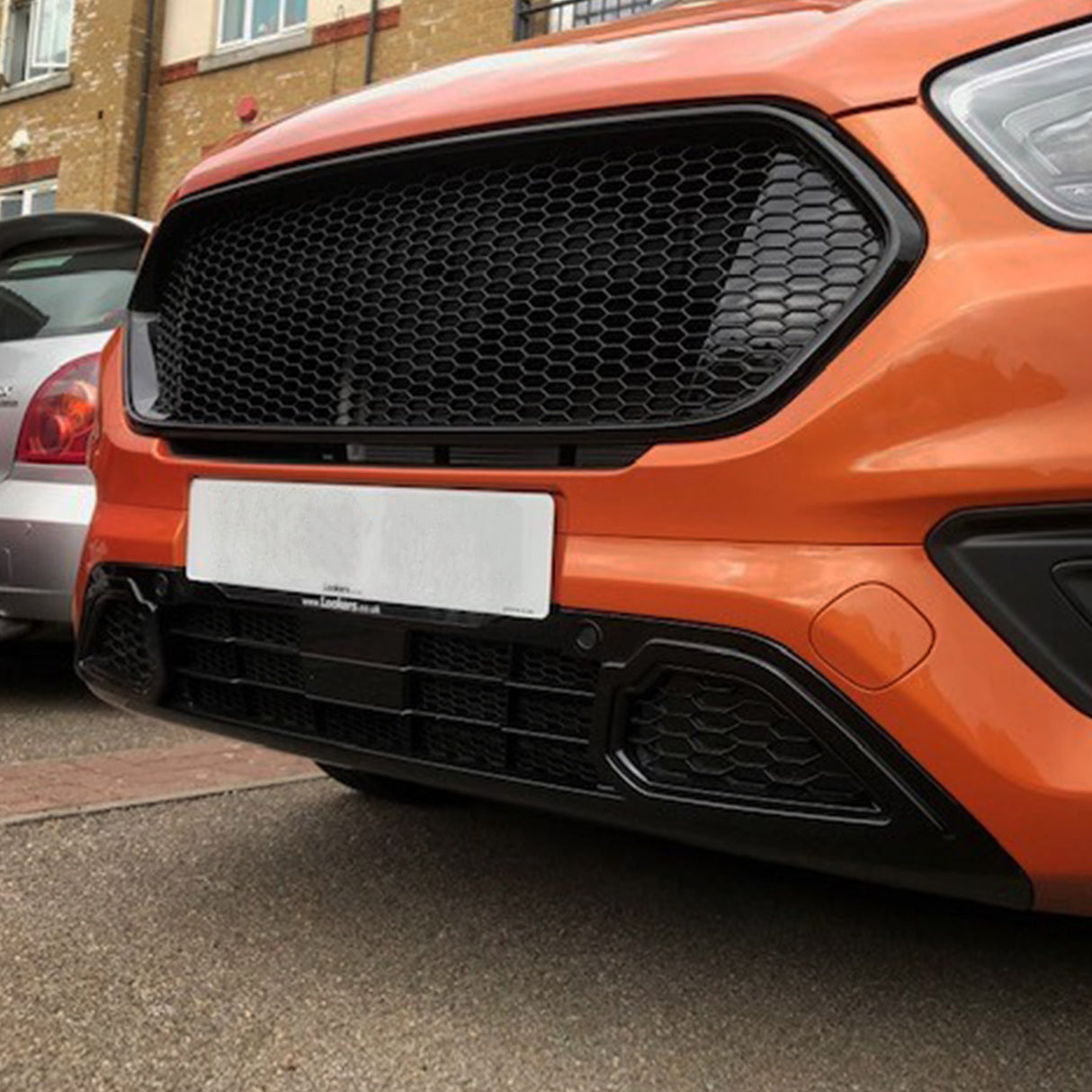 Voor Ford Transit Custom Honeycomb Grille Set - Glanzende zwarte bovenkant en matte zwarte onderkant - Klaar om te monteren