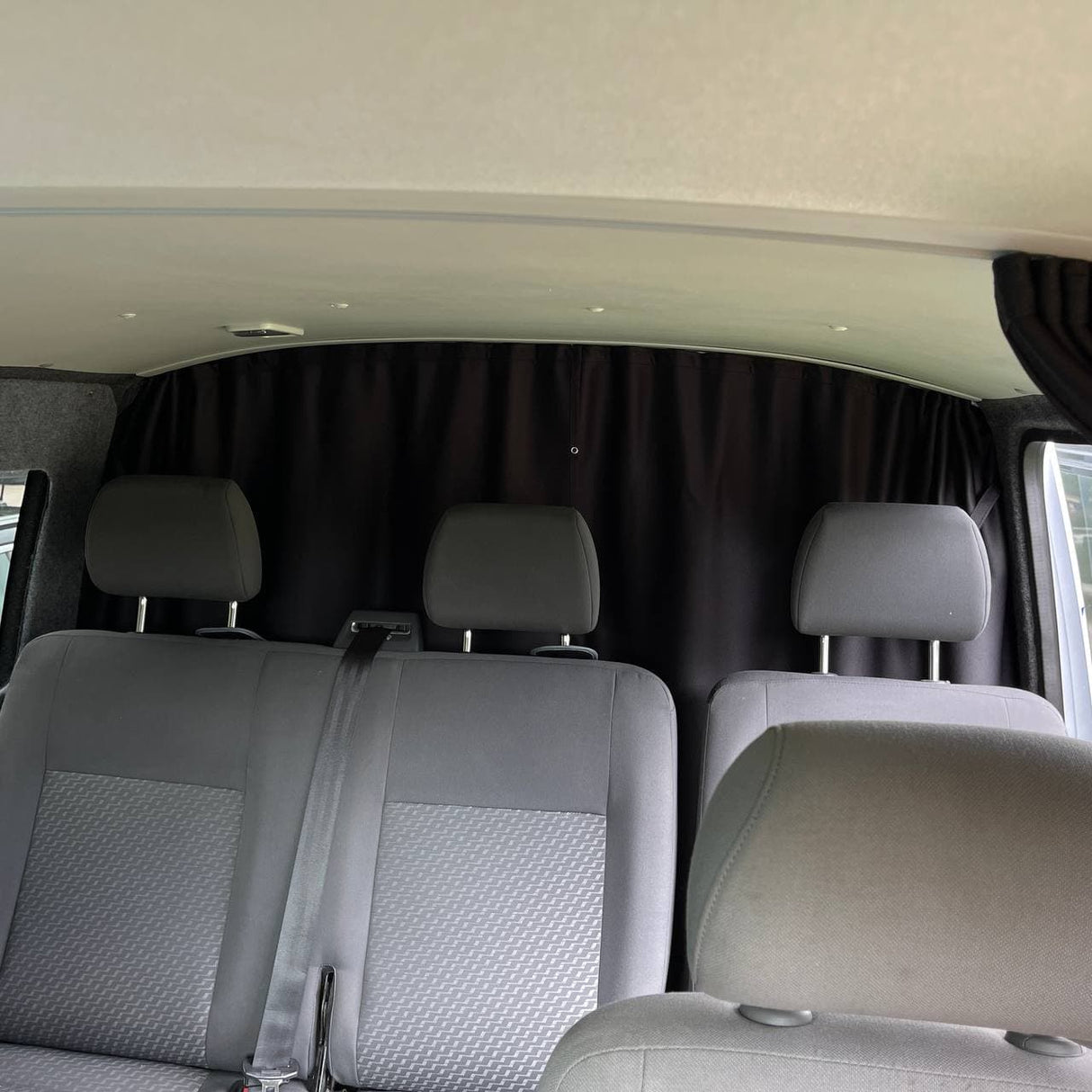 KIT DE RIDEAU DE SÉPARATION POUR SIÈGES ARRIÈRES POUR VW T5 / T5.1 TRANSPORTER