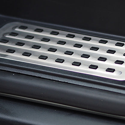 Conjunto completo de escalones estilo Caravelle para VW T6.1 que incluye el del conductor, el del pasajero y el de la puerta corredera lateral, perfecto para la conversión de una camper con el logotipo de Transporter LED