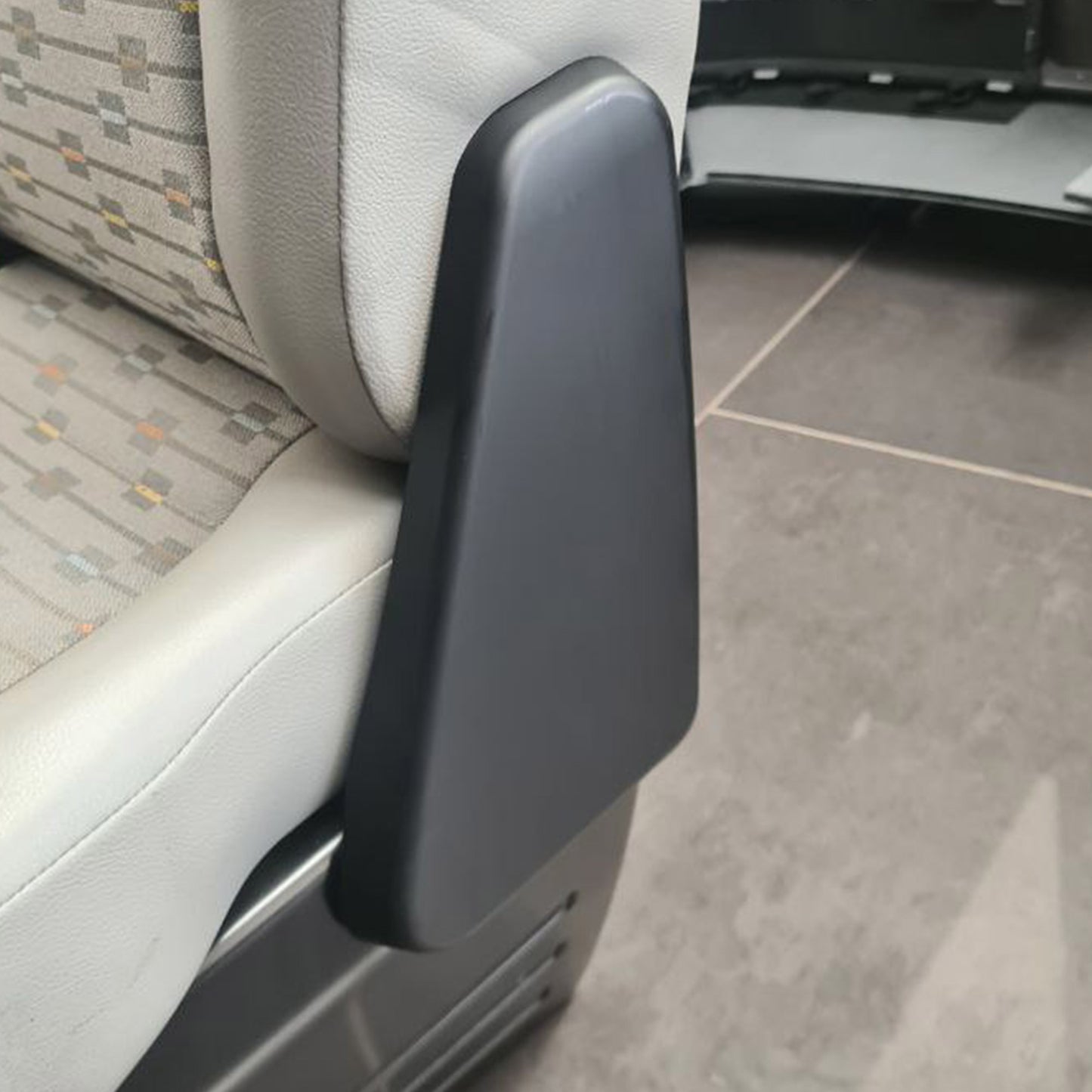 Tapas para Bisagras de Asiento Doble VW T6 - Estilo Interior en Negro Mate