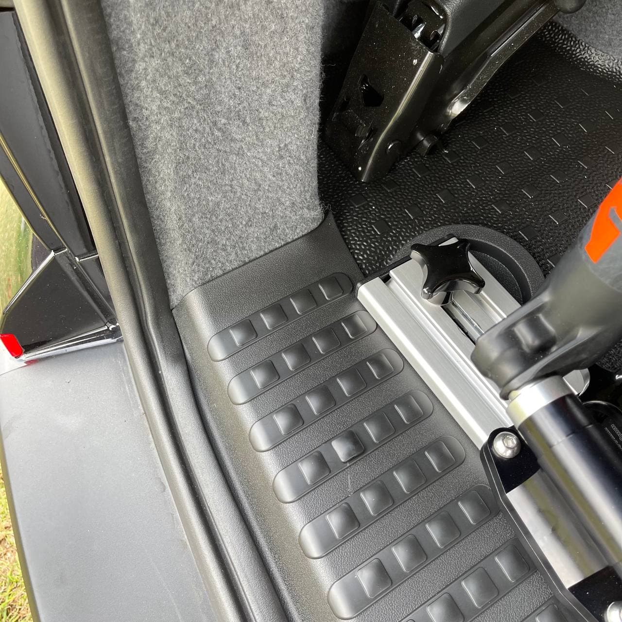 VW T6 V3 Cubierta de umbral trasero tipo Barndoor para piezas de conversión de camper, incluye tornillos y tapas
