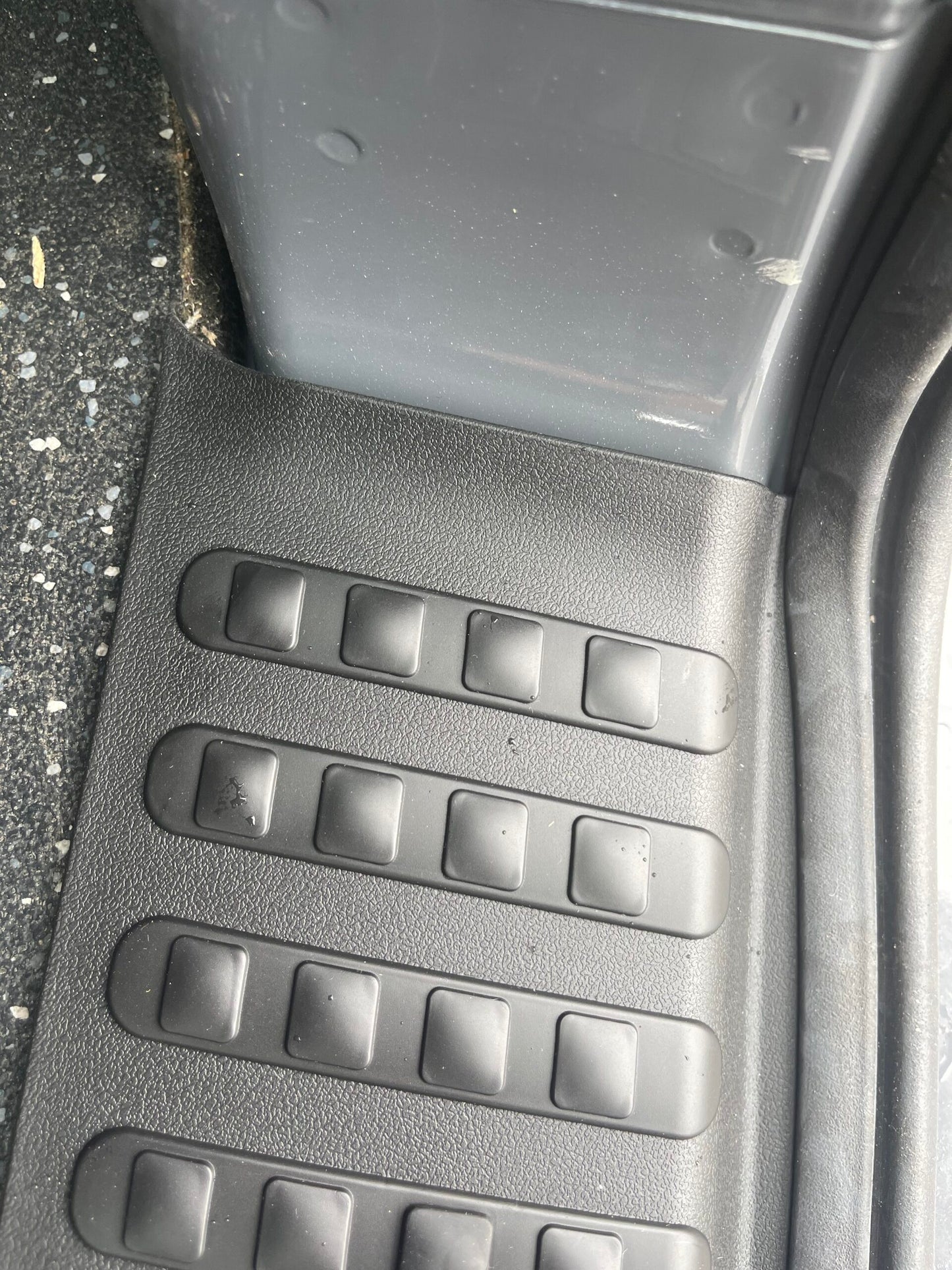 VW T6 V3 achterklep drempelafdekking camperombouwonderdelen inclusief schroeven en doppen