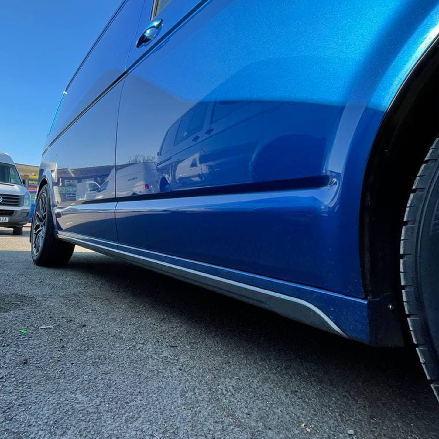 Minigonne laterali in ABS VW T6.1 Transporter SWB verniciate in nero intenso