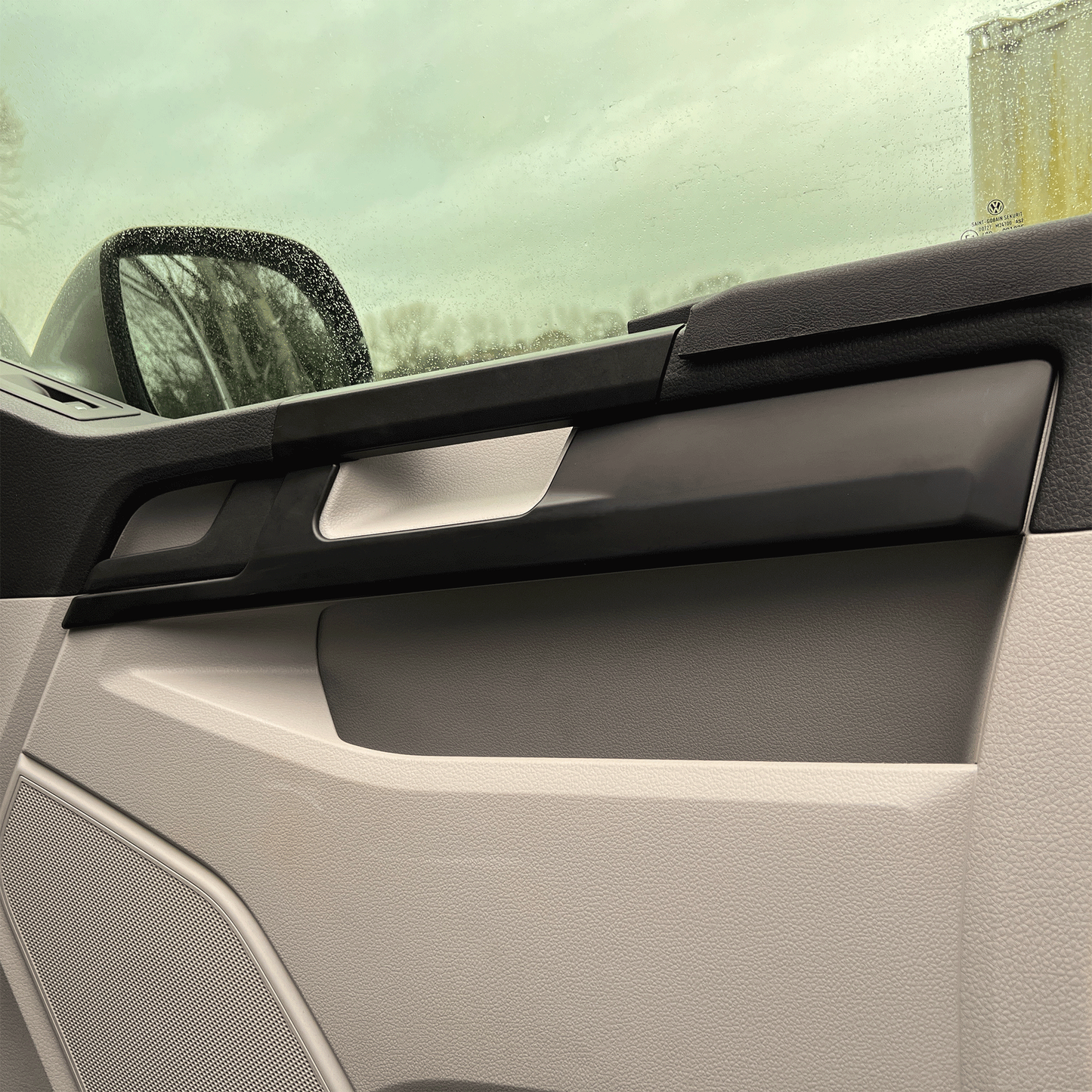 Embellecedores de estilo para la parte inferior del tablero de VW Transporter T6. Panel de confort. Para conducción en el lado izquierdo (LHD). Color negro mate